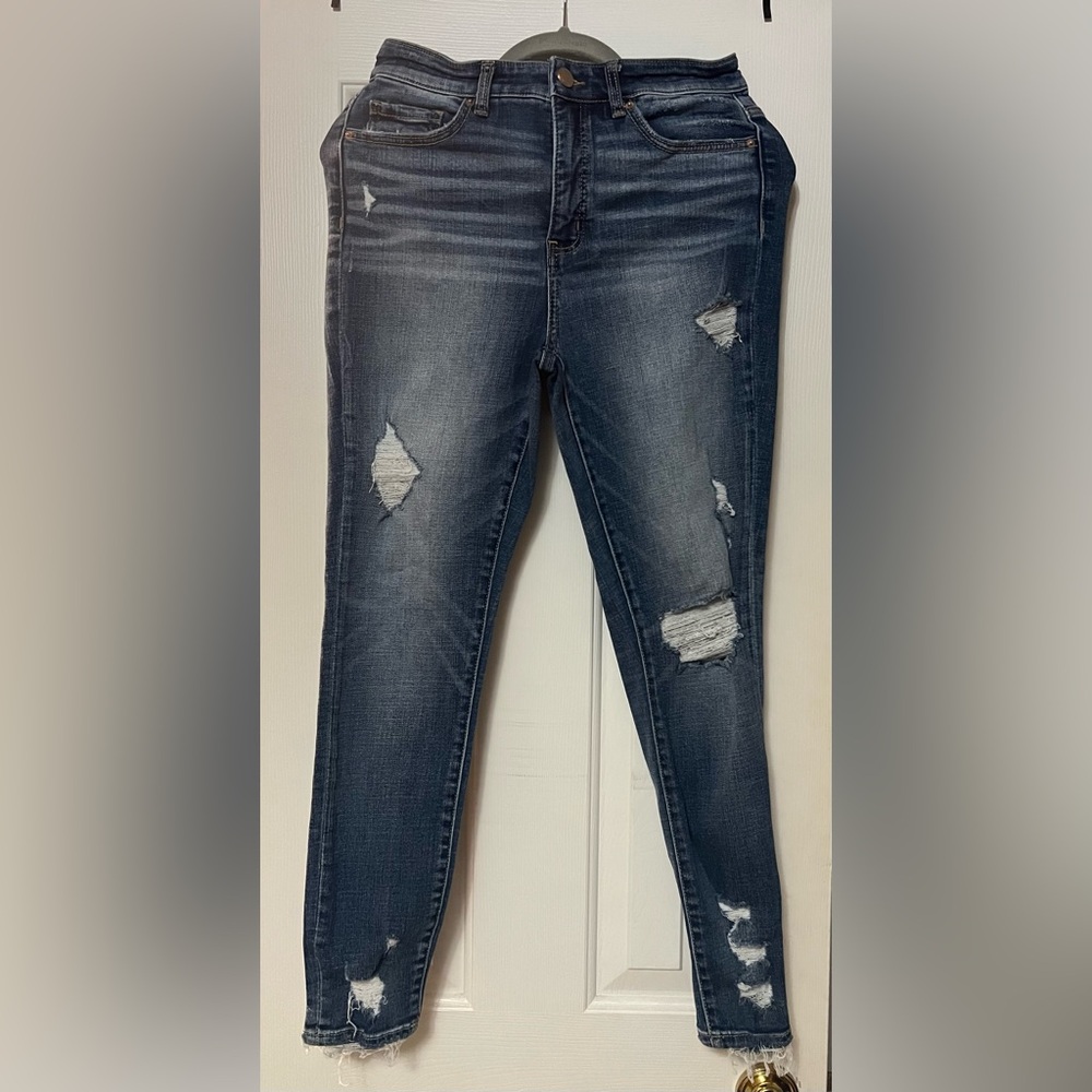 BKE - PARKER - DISTRESSED - SZ 27
UNIVERSAL FIT
HIGH RISE
ANKLE SKINNY